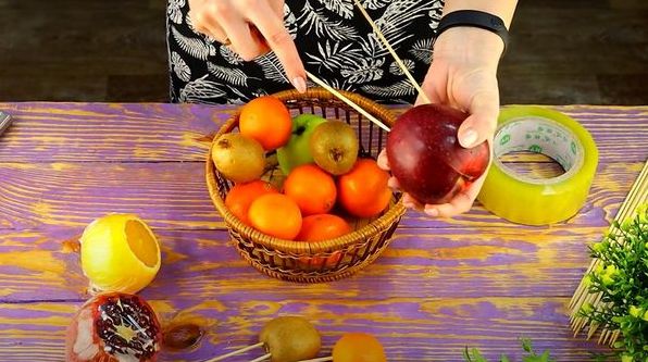 Букет із фруктів власноруч: як зробити оригінальний презент