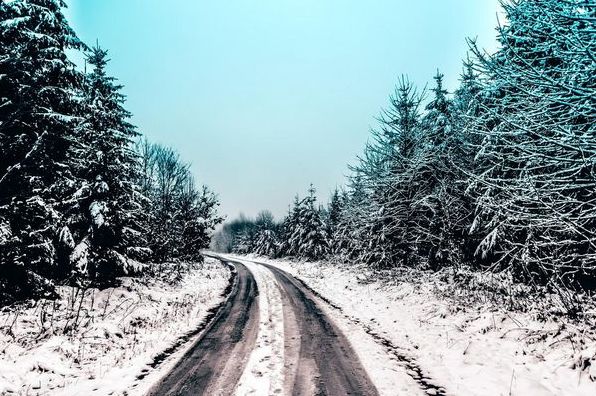 Дорога взимку: які небезпеки чекають на водія на зимовій дорозі
