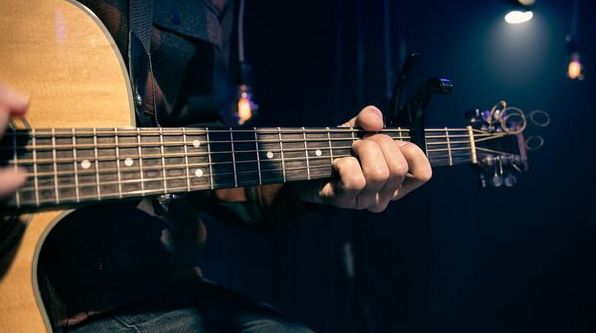 Як налаштувати гітару новачкові: 7 доступних способів