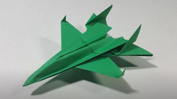 Як зробити літак із паперу: 3 ідеї для створення літального апарата