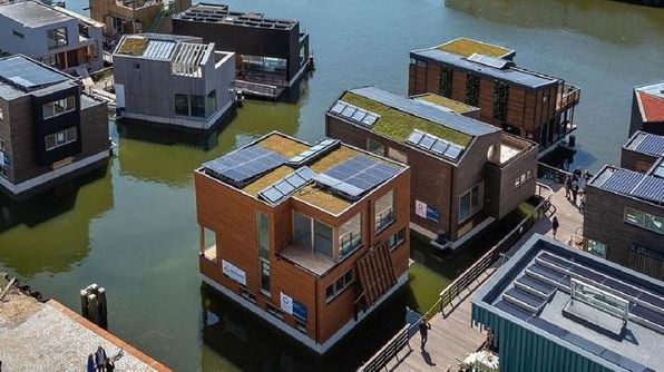Навіщо в Нідерландах будують будинки просто у воді