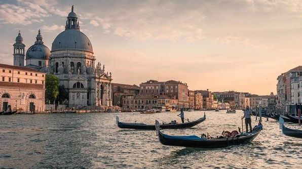 Венеція: де знаходиться і що там обов'язково потрібно подивитися і зробити