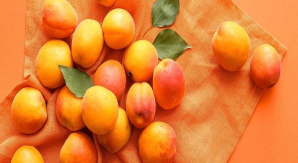 5 причин почати їсти абрикоси просто зараз