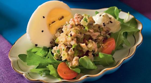 7 незвичайних салатів із солоними огірками, які необхідно спробувати