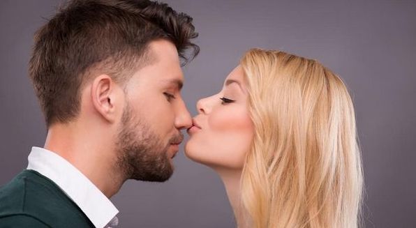 7 перевірених способів освіжити подих перед поцілунком