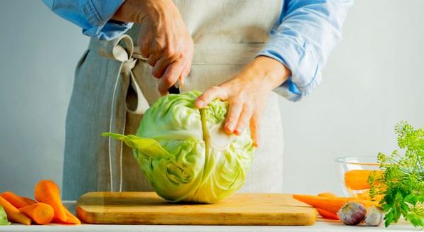 8 рецептів квашеної капусти в банці: як квасити капусту, щоб вона хрустіла