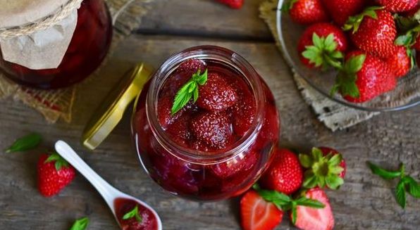 Скільки полуниці можна з'їдати на день та інші важливі питання про улюблену літню ягоду