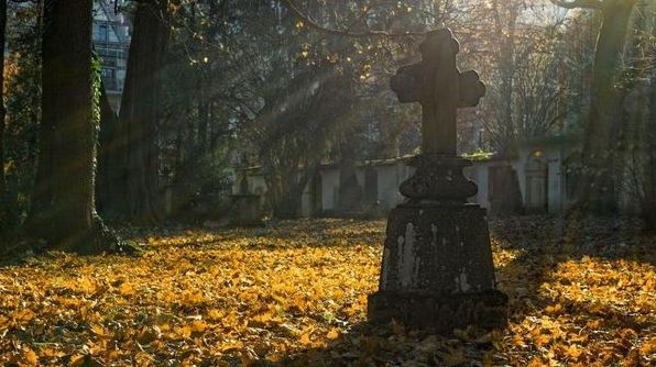 До чого сниться кладовище: тлумачення снів