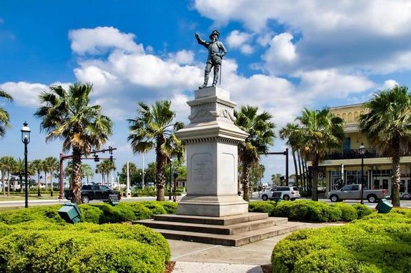 Plaza De La Constitucion, Сент-Огастин: Знакомство со старейшим общественным парком Америки