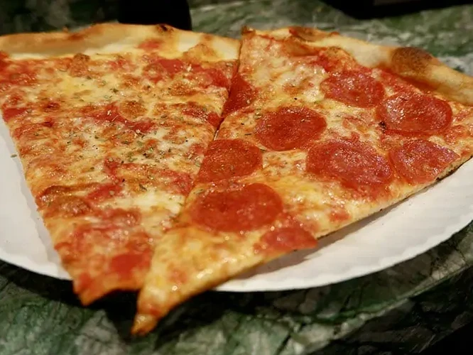10 лучших мест, где можно отведать пиццу в Нью-Йорке