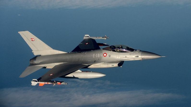 Передача Украине истребителей F-16 от Дании идет по плану