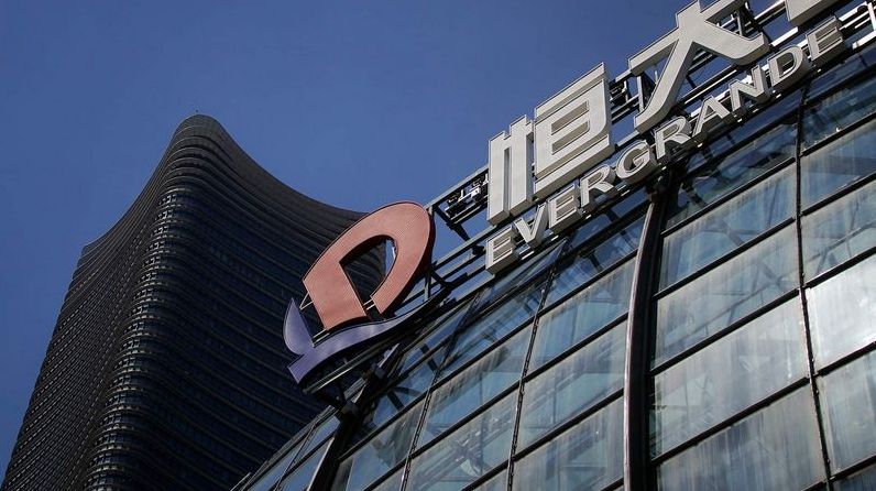 Акции Evergrande приостановлены после решения суда Гонконга о ликвидации компании