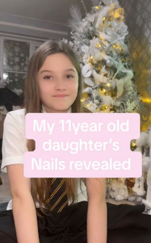 Плохая мама разрешает 11-летней дочери носить в школу накладные ресницы и "оскорбительные" ногти