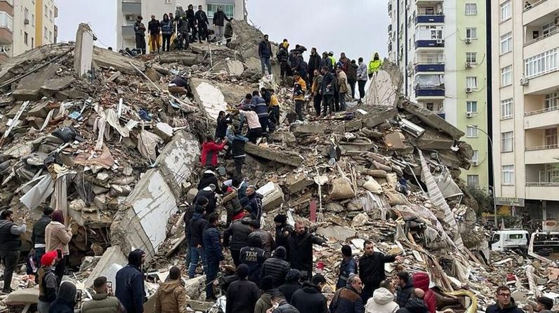 Трагедия разворачивается: число жертв землетрясения в Турции и Сирии превысило 35 000