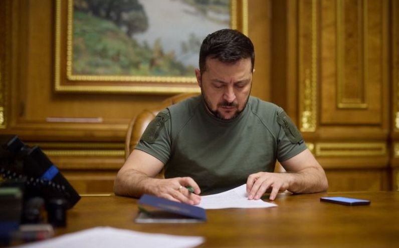 Зеленський звернувся до Верховної Ради з ініціативою про продовження воєнного стану та мобілізації до 14 травня