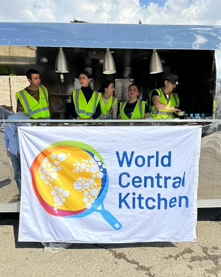 World Central Kitchen відновить роботу в Газі після вбивства 7 працівників гуманітарної допомоги.